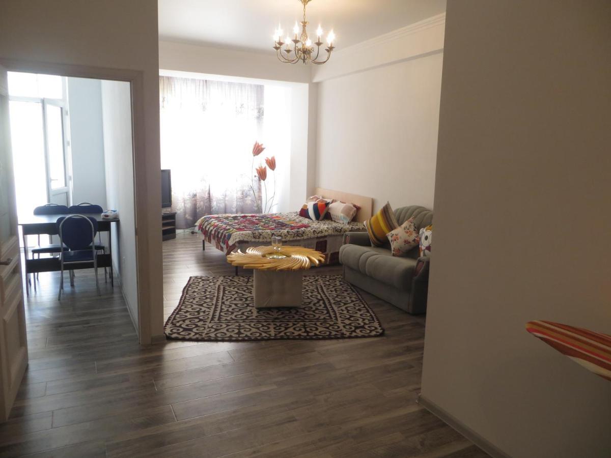 Studio Boutique Apartment Bishkek Luaran gambar