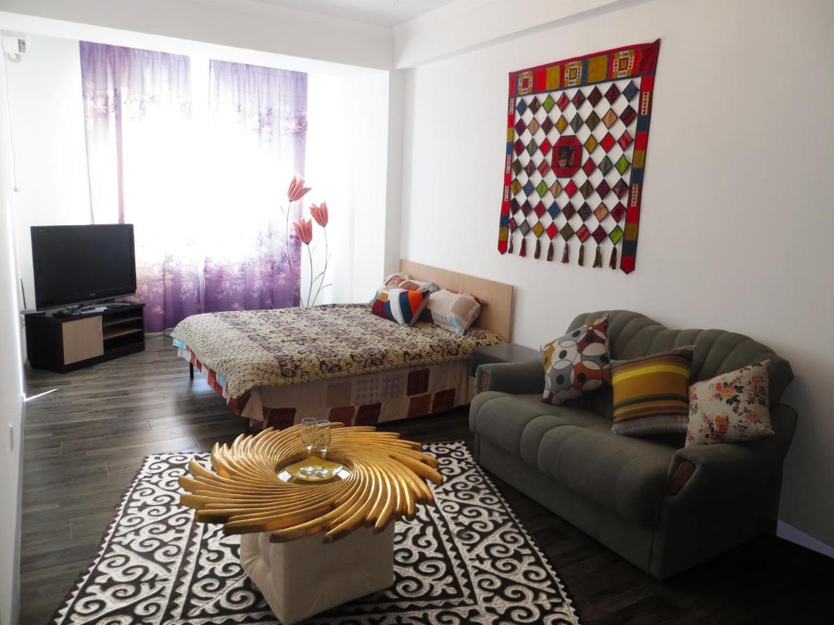 Studio Boutique Apartment Bishkek Luaran gambar